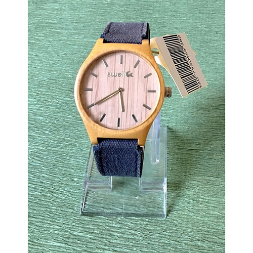 Wooden watch with leather strap -image2-903